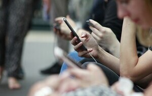 Зумеры увеличили продажи кнопочных телефонов на 47%